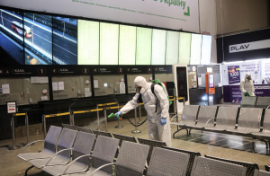 Больш за 5 не збірацца: як каранавірус змяніў жыццё беларусаў у розных краінах