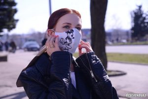 Каранавірус не пройдзе: як гродзенка стварае дызайнерскія маскі