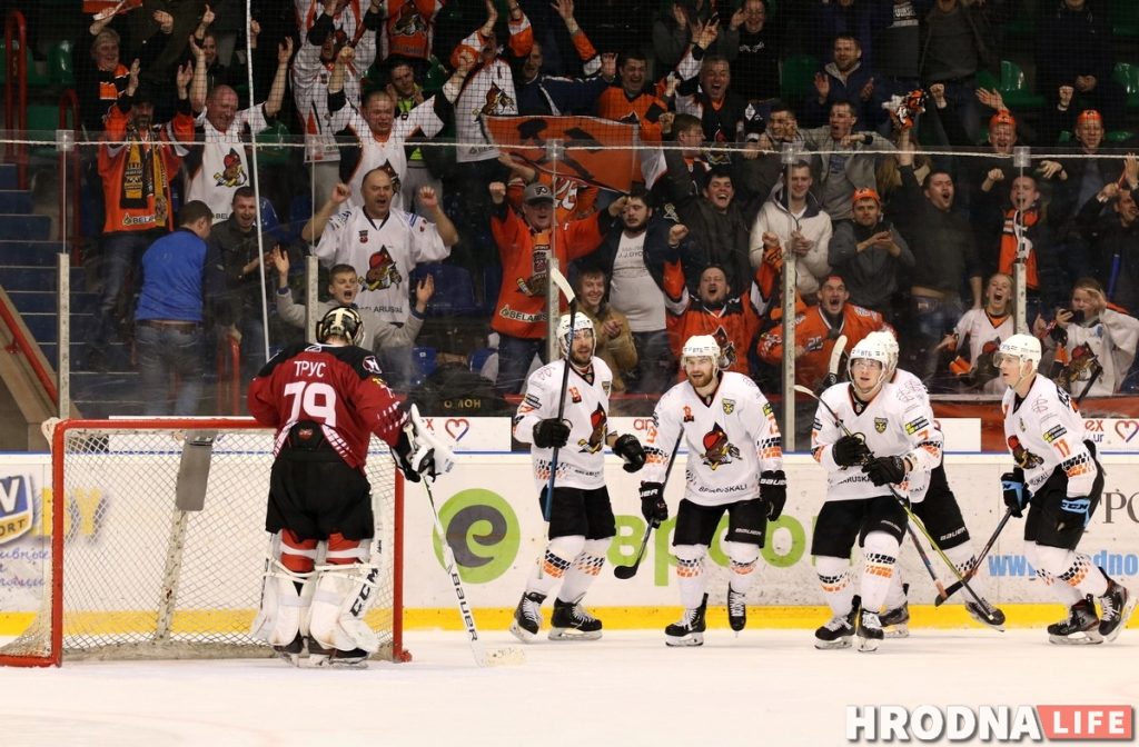 Чарговая няўпэўненая гульня "Нёмана" дала магчымасць "Шахцёру" наблізіцца да фіналу