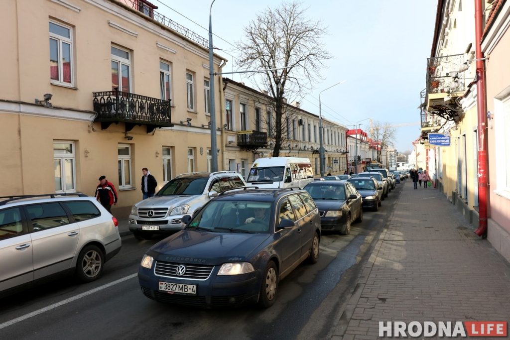 У цэнтры Гродна заторы з-за аварыі на Старым мосце і закрыцця Вялікай Траецкай