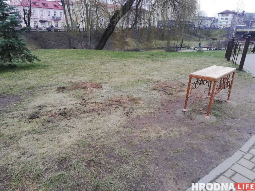 Раяль з парку Жылібера прыбралі па просьбах людзей