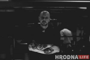 «Кухар у курылцы» і «чалавек з нажом». Шэф з Гродна стаў пісьменнікам і прадставіў першую кнігу шэф-повар Сяргей Махаўцоў