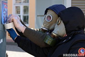 "Хочаш здохнуць?!" У Гродне актывісты расклеілі правакацыйныя ўлёткі пра каранавірус "Хочаш здохнуць?!" У Гродне актывісты расклеілі правакацыйныя ўлёткі пра каранавірус