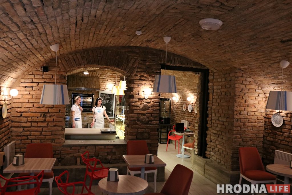 "Мы далі гэтаму месцу другое жыццё". У падвале на Савецкай адкрылася кафэ-пякарня