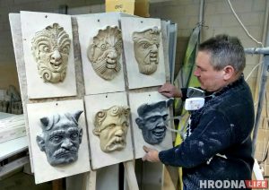 Скульптар паказаў новыя маскароны, якія хутка з'явяцца на Старым замку