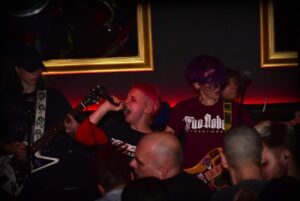 У Гродне зноў праспявалі пра каранавірус: гэтым разам дзяўчаты-панкі