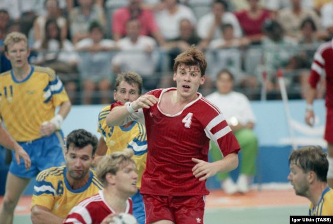Беларускі гандбаліст Андрэй Барбашынскі падчас летніх Алімпійскіх гульняў 1992 году ў Барсэлёне