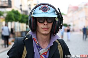«З дзяцінства марыў пераплюнуць Юдашкіна». Як гродзенец апранаецца з татавай шафы