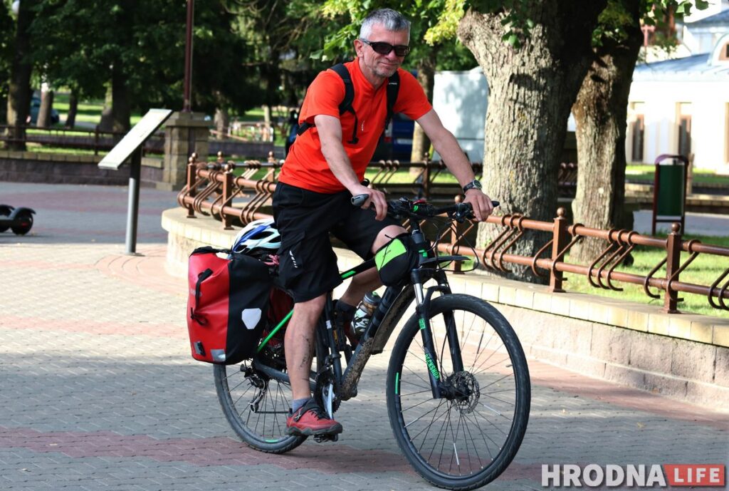«Праверылі тэмпературу і дазволілі ехаць». Турыст-раварыст з Польшчы распавёў, чаму прыехаў у Гродн «Праверылі тэмпературу і дазволілі ехаць». Турыст-раварыст з Польшчы распавёў, чаму прыехаў у Гродн