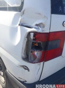 Аўтазак урэзаўся ў машыну гродзенца. Той выйшаў разабрацца, а яму зламалі два рабры