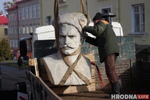 Нашчадкі Чапаева просяць Лукашэнку перадаць у Расію дэмантаваны ў Гродне помнік