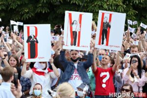 «Гэтая несправядлівая сітуацыя прымусіла мяне маляваць». Мастак з Гродна, - аб пратэстных паштоўках і партрэце Ціханоўскай