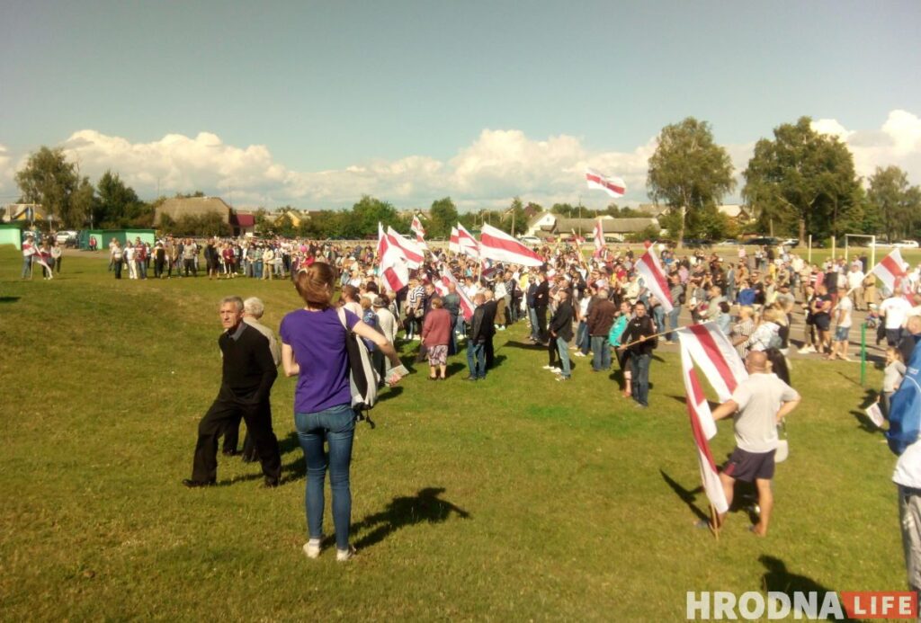 На мітынг даверанай асобы Ціханоўскай у Навагрудку прыйшло 800 чалавек