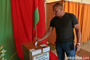 Назіральніка на ўчастку ў Гродне затрымалі і даставілі ў РАУС Назіральніка на ўчастку ў Гродне затрымалі і даставілі ў РАУС