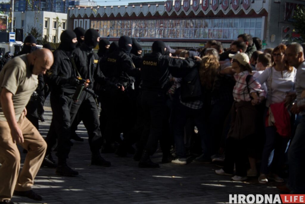 УУС пра затрыманні 6 верасня: "Затрымалі 102 чалавекі, міліцыя не збівала людзей» УУС пра затрыманні 6 верасня: "Затрымалі 102 чалавекі, міліцыя не збівала людзей»