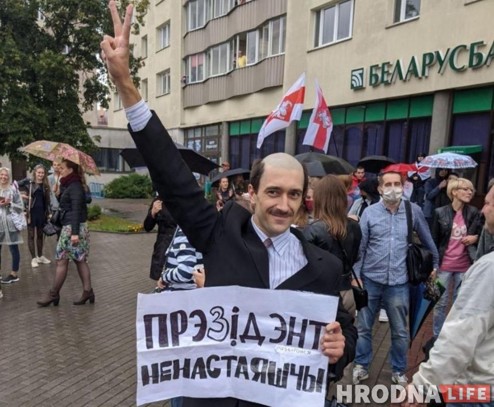 «Ненастоящий президент» из Гродно остался за решеткой. Ему добавили сутки за другую, многотысячную акцию
