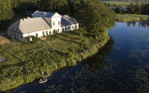 Горад Ларысы Геніюш, радзіма беларускіх немцаў і сядзіба, дзе гасцяваў Напалеон. 10 месцаў паміж  Свіслаччу і Зэльвай – за 1 дзень