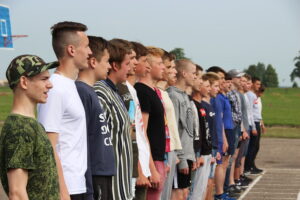 На факультатывах у школе будуць вучыць страявому кроку, знішчэнню танкаў НАТА і супрацьдзеянню "каляровым рэвалюцыям" На факультатывах у школе будуць вучыць страявому кроку, знішчэнню танкаў НАТА і супрацьдзеянню "каляровым рэвалюцыям"