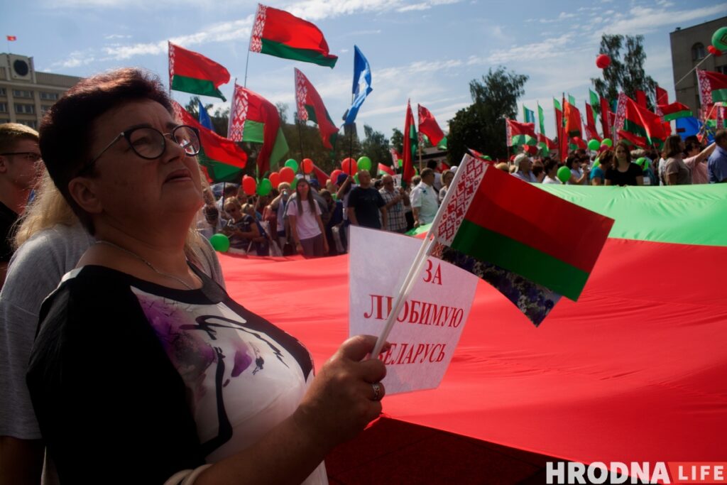 Премии и увольнения. Как гродненцев собирали на митинг за Лукашенко в Минске