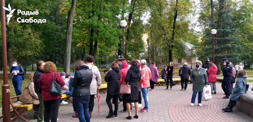 У Гродне бабулі і дзядулі сабраліся ў парку Жылібера. Адбыліся затрыманні