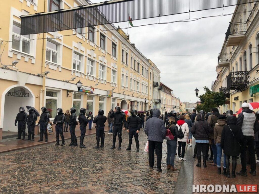 Хадзілі па Савецкай і спявалі песні: як прайшла пратэстная акцыя ў Гродне