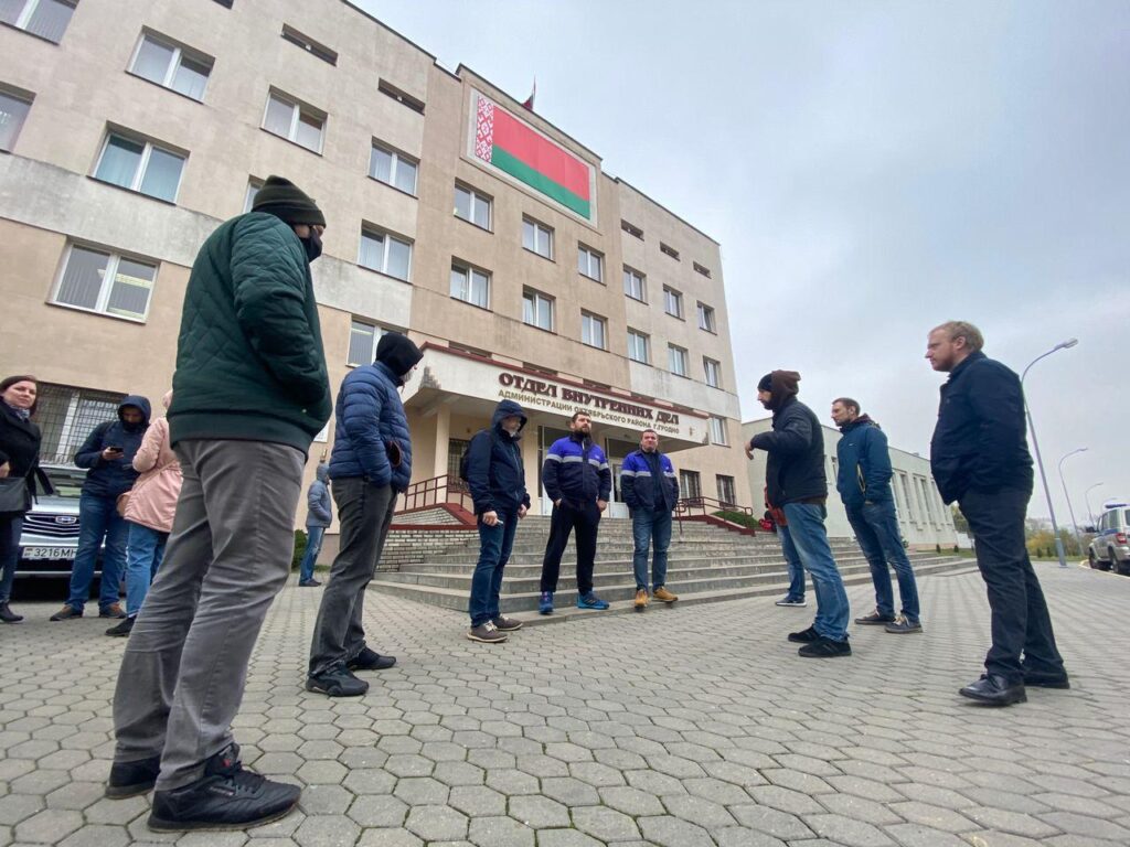 УВД: возле “Гродно Азот” задержали 32 человека, начали административный процесс УВД: возле “Гродно Азот” задержали 32 человека, начали административный процесс