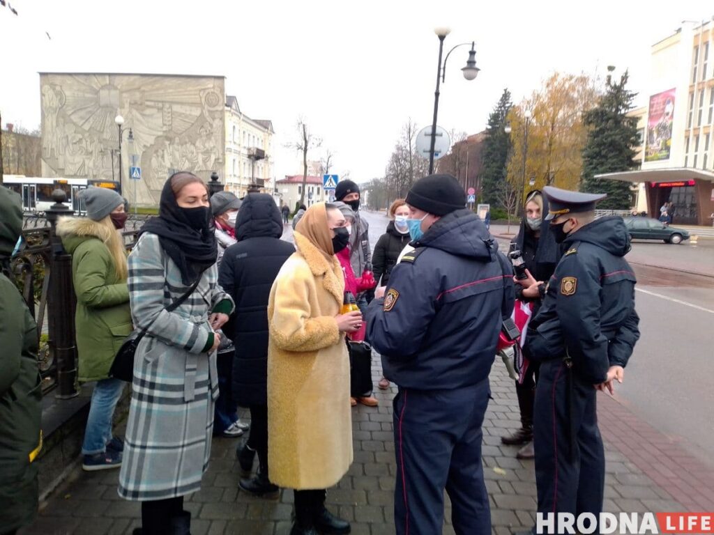 Паніхіда і ланцугі салідарнасці. Як Гродна смуткуе па Раману Бандарэнку