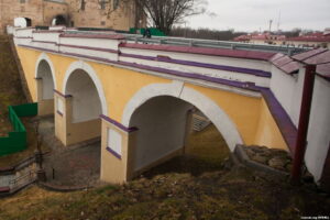 Адное лечаць – другое калечаць. Чаму ў Гродне пачынае развальвацца самы стары мост Беларусі