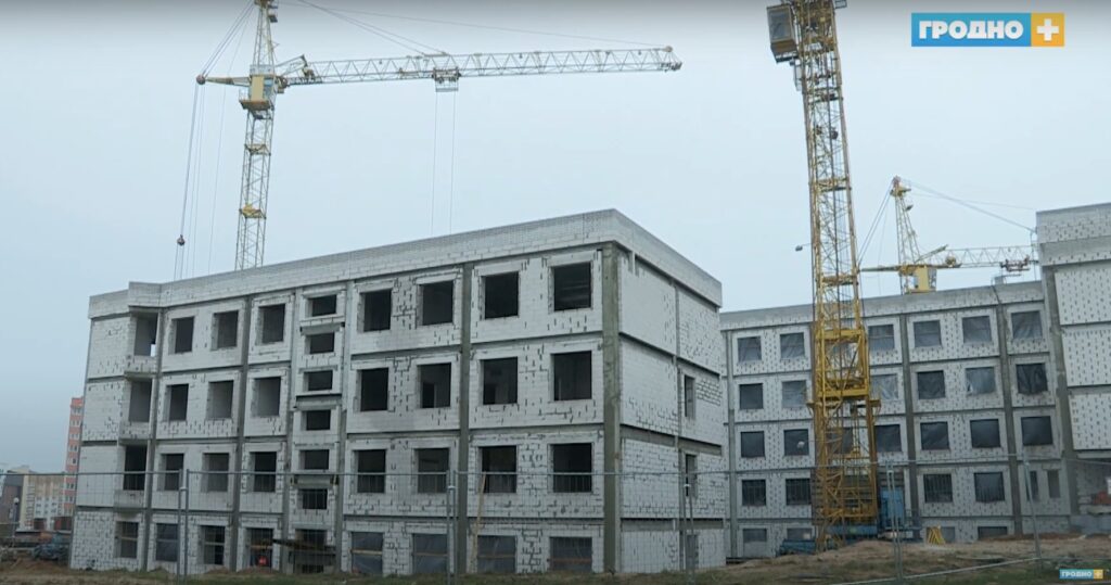 Паліклініку ў Альшанцы будуюць амаль год. Як ідзе будоўля і колькі засталося