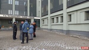 "Звальнялі выхаднымі і падчас бальнічных". 13 звольненых рабочых падалі ў суд на "Гродна Азот"