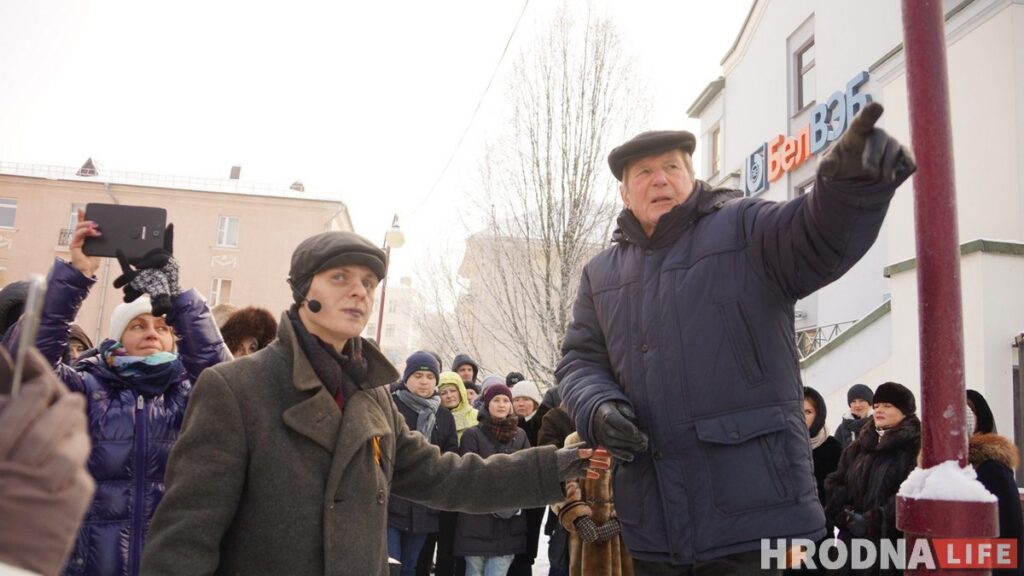 Быў "У турка" і хадзіў да суседа ў гета. Гродзенец успамінае 1930-40-я гады Яўген Пікаловіч падчас экскурсіі па тэрыторыі былога гета ў 2019 годзе. Фото: Ірына Новік