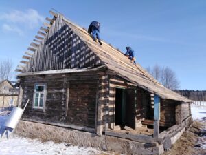 "Чарговай разборкі-зборкі не перажыве". Пад Гальшанамі зносяць старадаўнія хаты ў аграсядзібе "Чарговай разборкі-зборкі не перажыве". Пад Гальшанамі зносяць старадаўнія хаты ў аграсядзібе