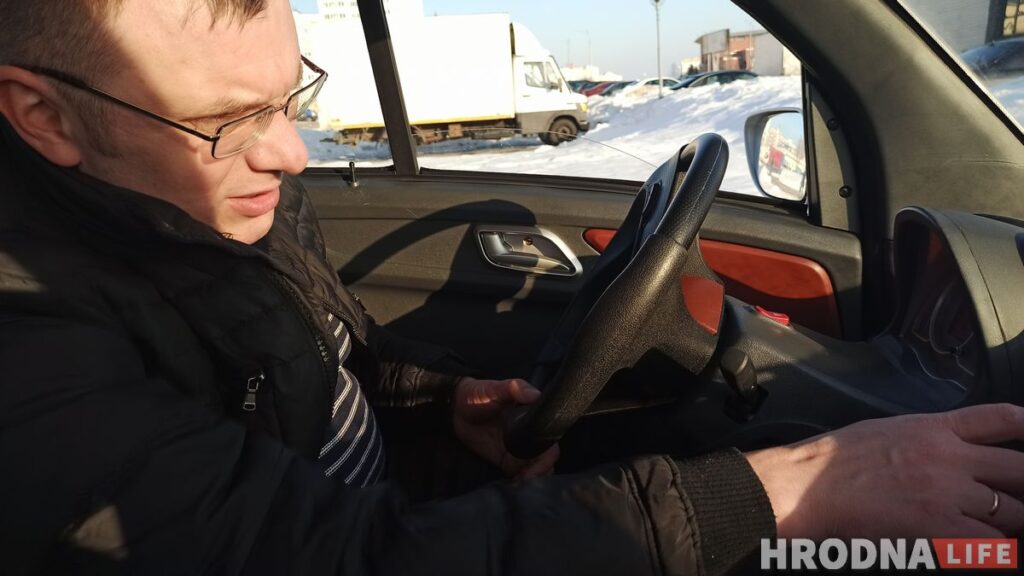 Электрамабіль з Кітая, а ідэя свая. Прадпрымальнік з Гродна хоча зрабіць горад экалагічным і скарыць свет Сергей Жильцов мини электромобиль