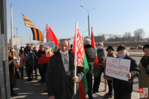 Пикет возле Генконсульства Польши в Гродно. Фото: znadniemna.pl