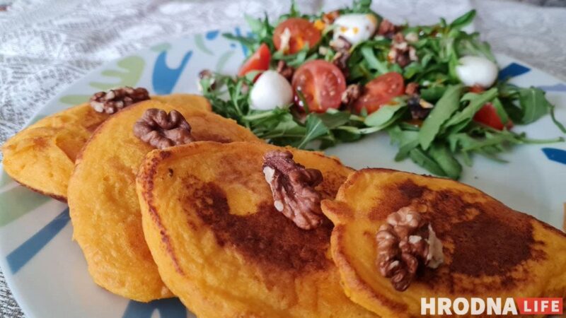 Гатуй хутка, еш павольна. Панкейкі з гарбуза і ягадны смузі для нядзельнага сняданку