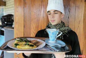 Готовь быстро, ешь медленно. Омлет с творожным сыром для воскресного завтрака