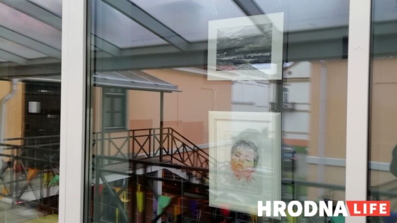 "Мы должны сосуществовать вместе". Выставка “в окнах” открылась в Гродно
