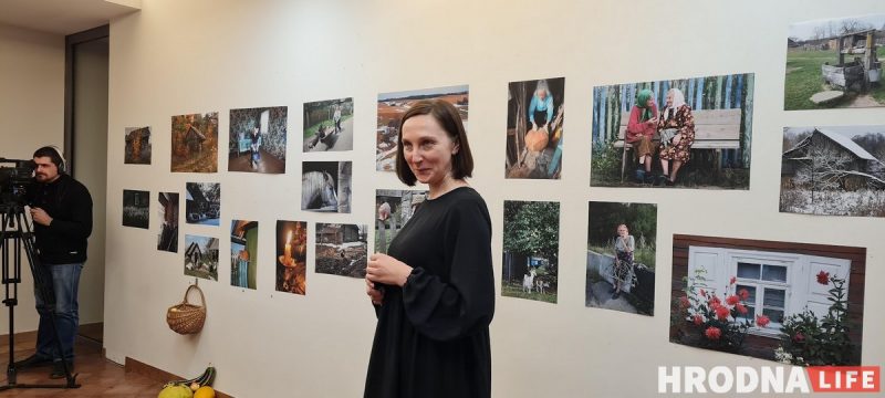 Фотовыставку Наталии Дорош “Карані” открыли в Вильнюсе. Снимки смотрели под стихи Ларисы Гениюш