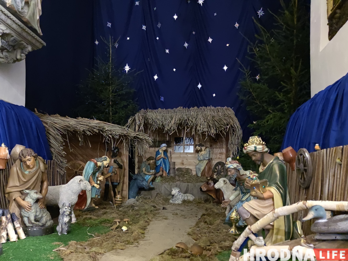 Завтра - Рождество. Как выглядят шопки в костелах Гродно накануне праздника