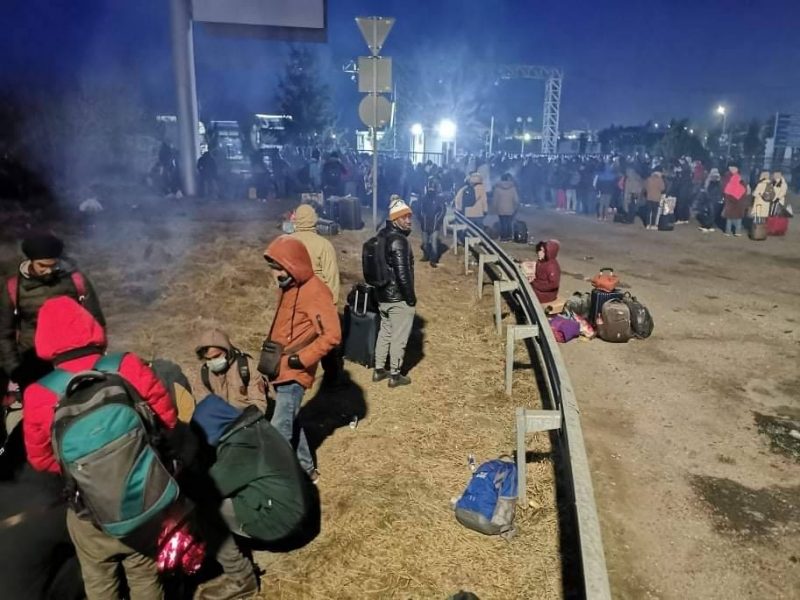 "Нашы мужыкі тут паміраюць, а вы сваіх вывозіце”. Як беларусы ўцякалі ад вайны ва Украіне "Нашы мужыкі тут паміраюць, а вы сваіх вывозіце”. Як беларусы ўцякалі ад вайны ва Украіне