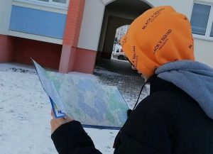 Не заблукаць і спазнаць горад. Гродзенец вучыць дзяцей арыентавацца ў гарадской прасторы і чытаць карты