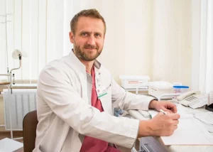 "Вы свядомы - затрымліваць вас не будзем". На хірурга з Гродна паскардзіліся з "хіміі" — ён атрымаў штраф