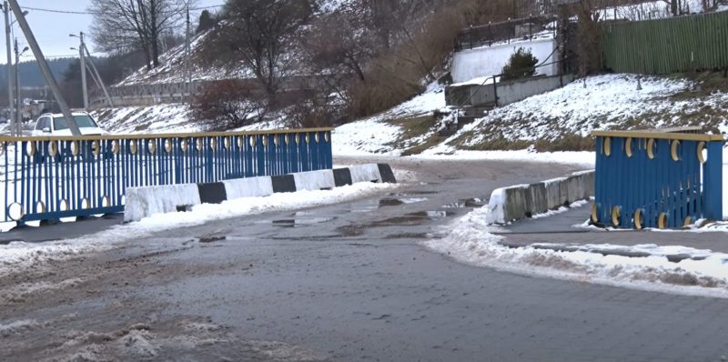 У Гродне адрамантуюць мост праз Гараднічанку. Ён зачынены са студзеня