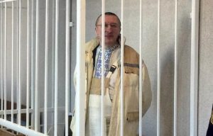 Судзяць мастака Алеся Пушкіна. Затрыманым у першы дзень суда наведнікам даюць суткі пушкін суд