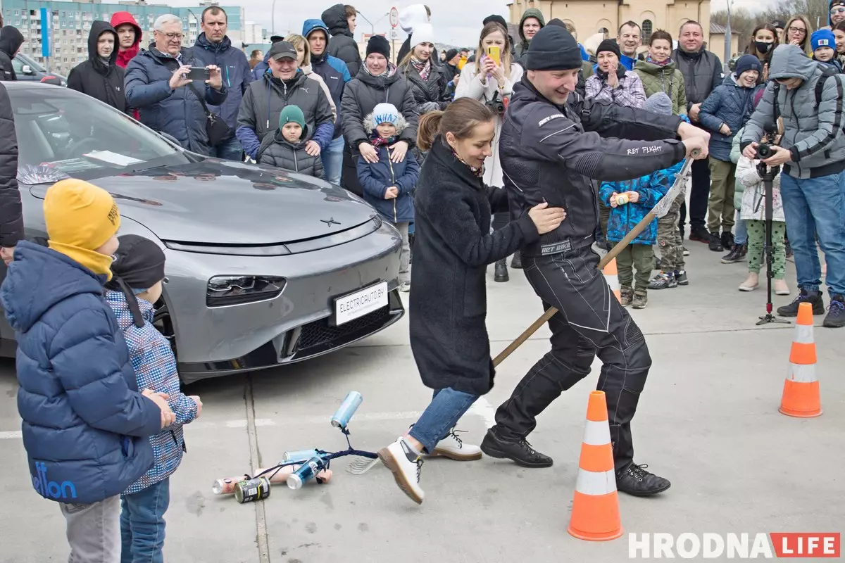Пробег, конкурсы и электромобили. В Гродно открыли мотосезон 2022
