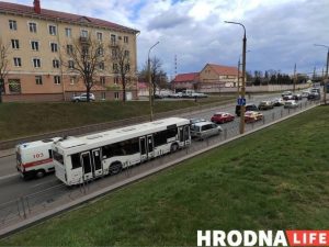 Рух па вуліцы Аўльскай забароняць на месяц. Як цяпер даехаць на могілкі? автобус гродно улица горновых