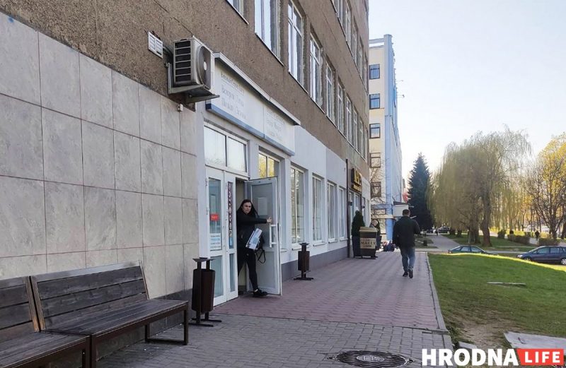 Без віз. Што адбывалася ля візавага цэнтра ў Гродне пасля адмены "жывой чаргі" візавы цэнтр у Гродне