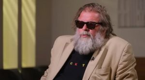 Жилетка Бориса Гребенщикова для аукциона. Фото организаторов аукциона (4)