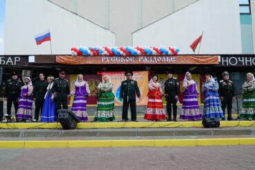 “Хачу ў Беларусію”. Расіяне едуць да нас, але радыя ім не ўсе – экспэрты тлумачаць чаму