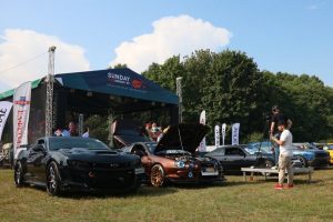 У Гродне адкрылі мотасезон-2023. Гледачы ўдзельнічалі ў конкурсах, драпалі аўто і стрыгліся ў барбераў У Гродне адкрылі мотасезон-2023. Гледачы ўдзельнічалі ў конкурсах, драпалі аўто і стрыгліся ў барбераў